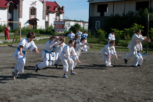 http://karate.vseverske.ru/images/Altai_2011/altai_2011_138.jpg