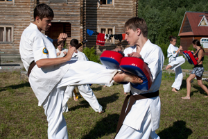 http://karate.vseverske.ru/images/Altai_2011/altai_2011_191.jpg